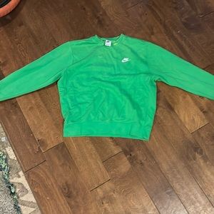 size m green nike crew neck